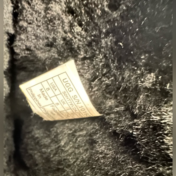 UGG Classic II Short Boot in Black Women’s size 8 - Picture 6 of 8